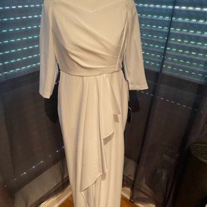 NWT Adrianna Papell, Size 6M US, Ivory